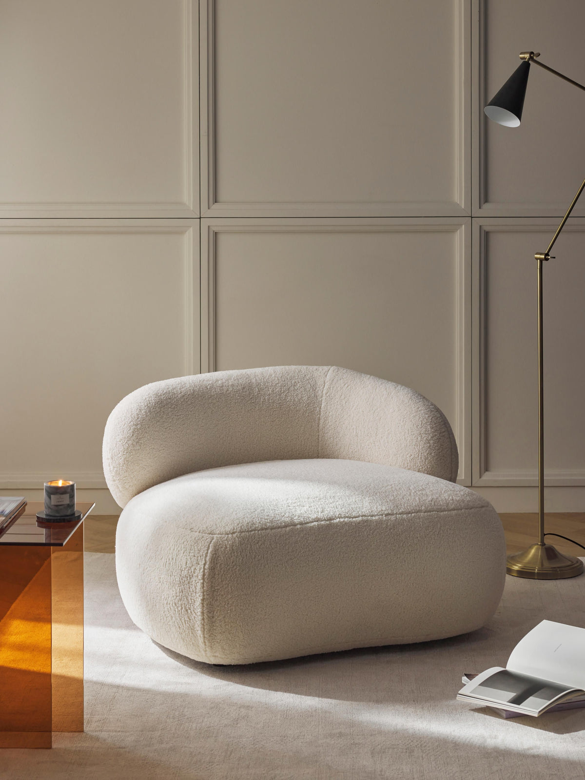 Alba Lounge Chair in Teddy Fur